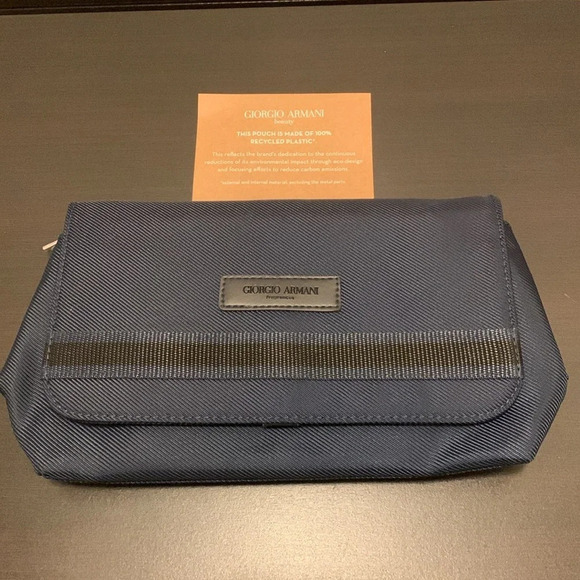 GIORGIO ARMANI NWOT Hanging Toiletry Travel Bag with Dust Bag - Picture 4 of 9